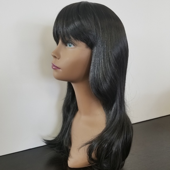Black sleek synthetic wig with bangs - Picture 3 of 6